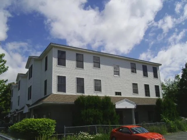 330 College Street - 34